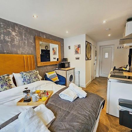Cobblestone Studio By Fortuna Property Cheltenham Bagian luar foto