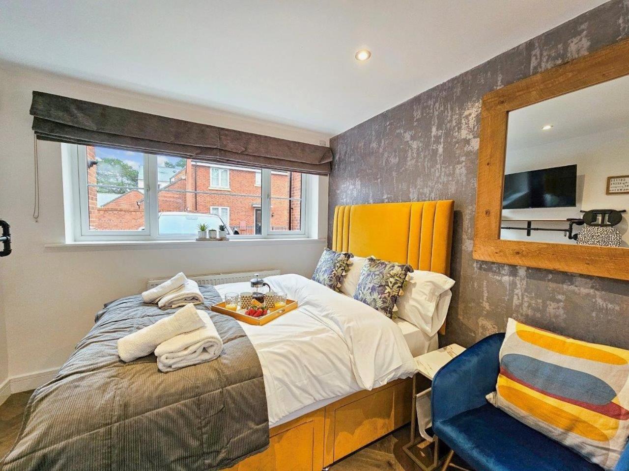 Cobblestone Studio By Fortuna Property Cheltenham Bagian luar foto