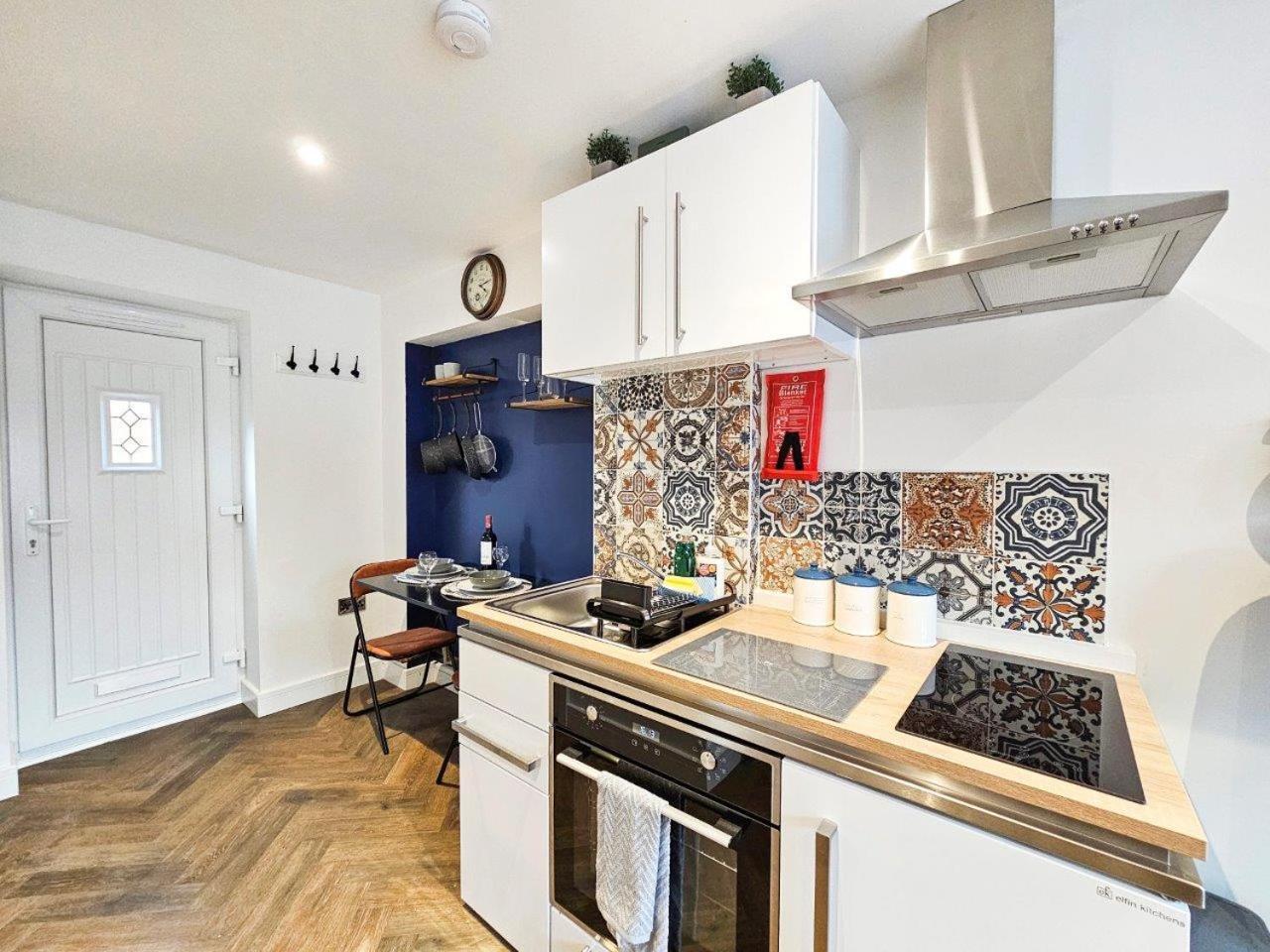 Cobblestone Studio By Fortuna Property Cheltenham Bagian luar foto