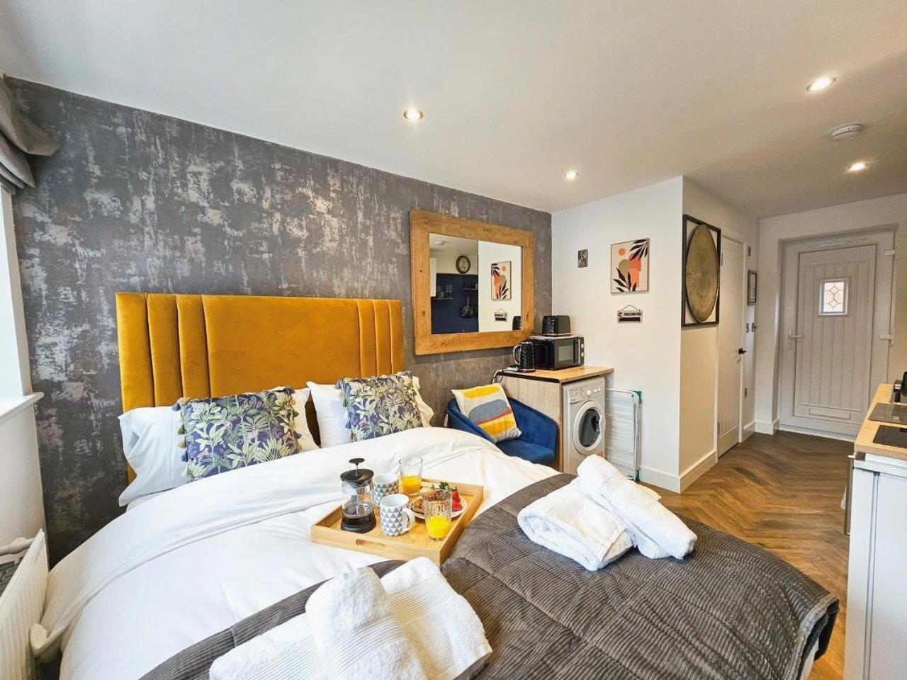 Cobblestone Studio By Fortuna Property Cheltenham Bagian luar foto