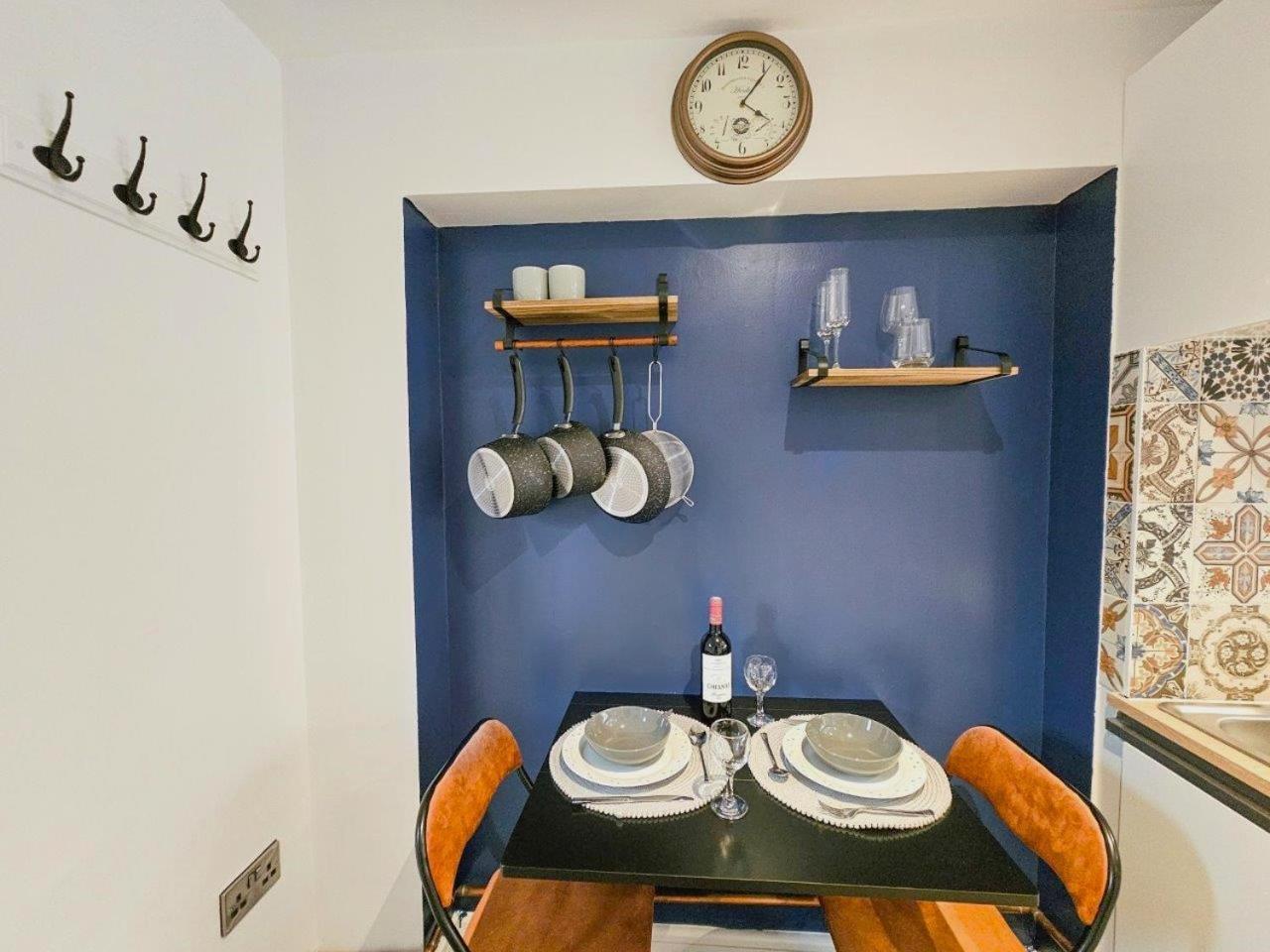 Cobblestone Studio By Fortuna Property Cheltenham Bagian luar foto