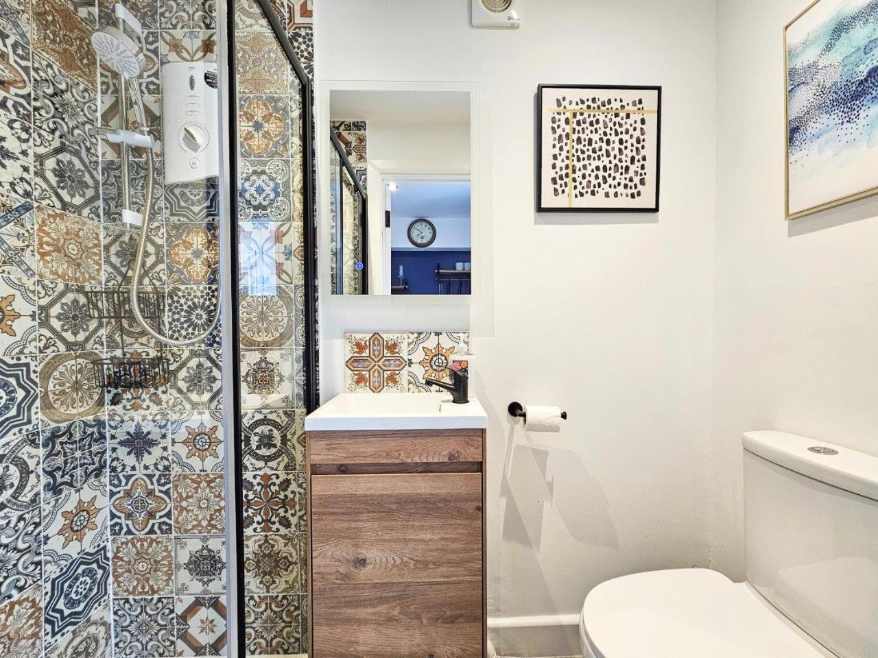 Cobblestone Studio By Fortuna Property Cheltenham Bagian luar foto