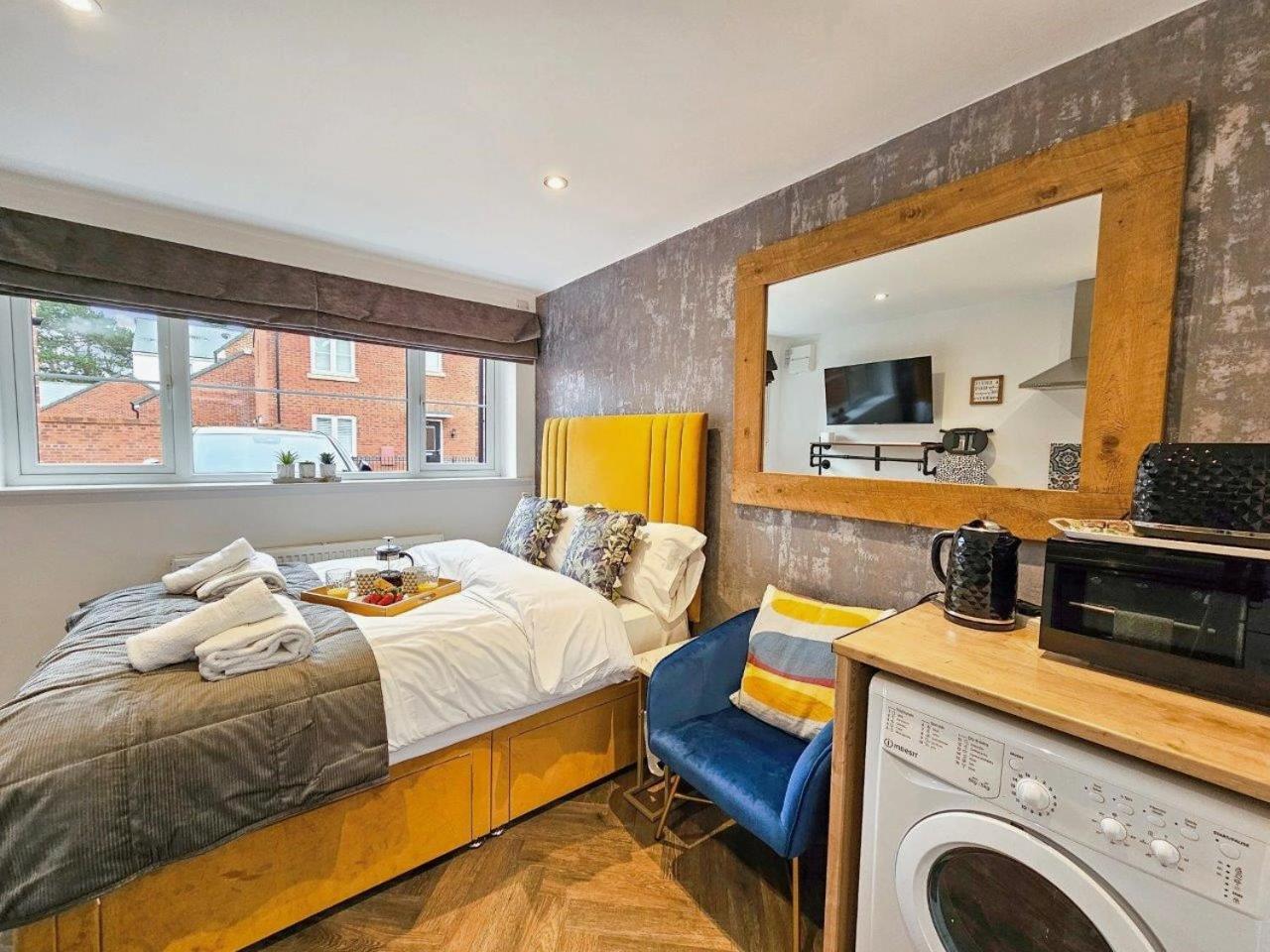 Cobblestone Studio By Fortuna Property Cheltenham Bagian luar foto
